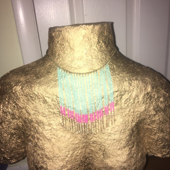 STYLISH FASHIONABLE FUN STATEMENT NECKLACE!!! - Picture 3 of 5